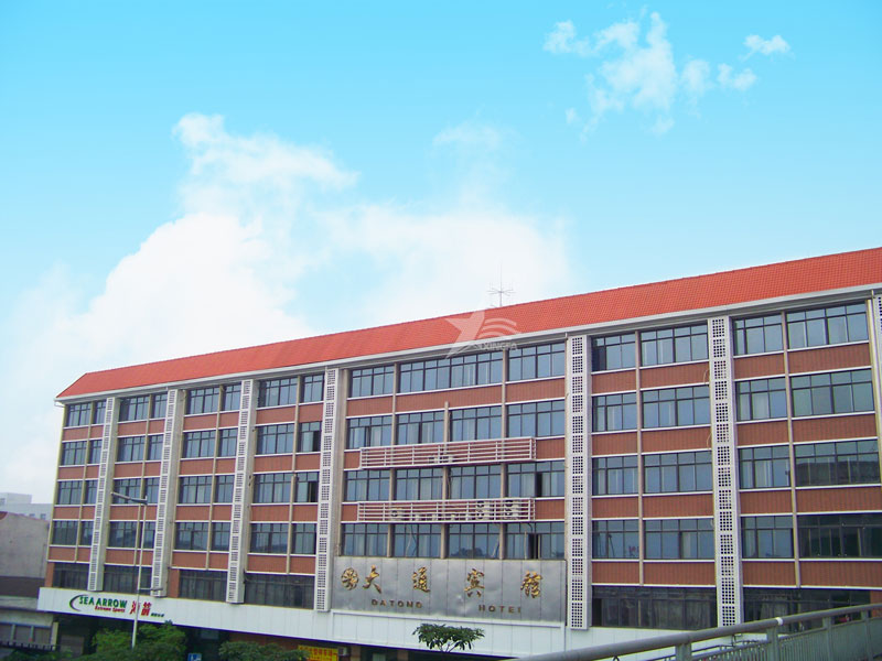 合成樹脂瓦：輕材質(zhì)高性能，助力屋面建材市場(chǎng)持續(xù)發(fā)展